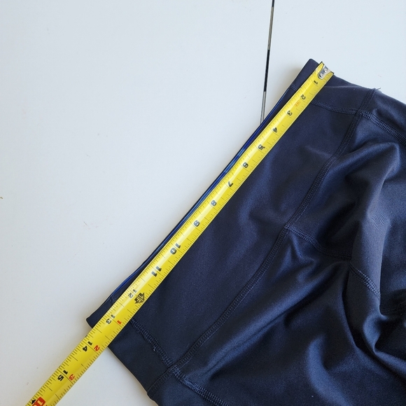 Under Armour Heat Gear Crop Pants Women's Activewear Black Blue  Compression M - Picture 5 of 8